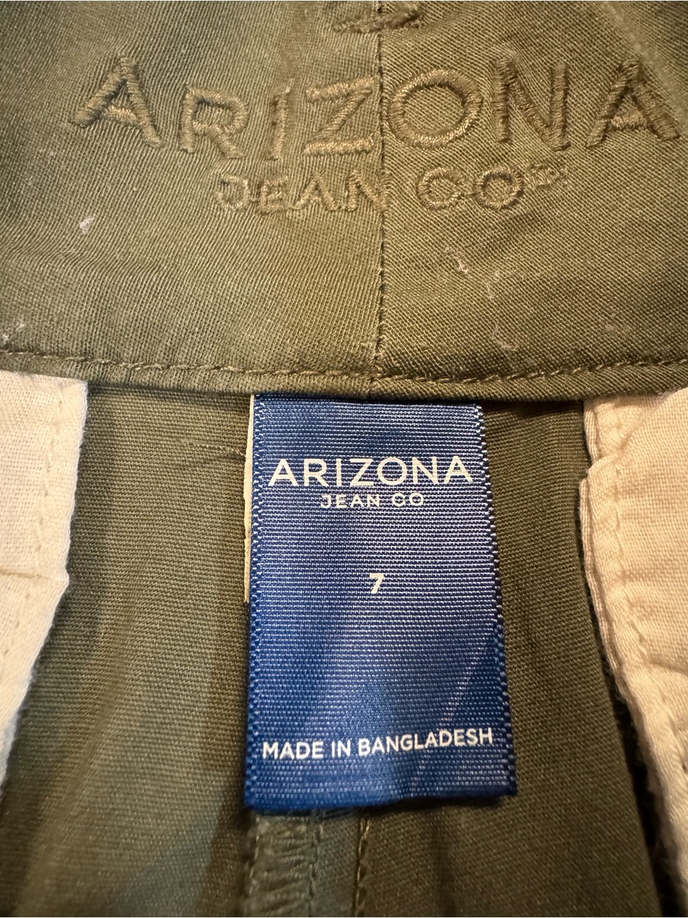Arizona Jean Co. Women’s Olive Green Pleated Exposed Button Fly Shorts Size 7 - Picture 3 of 5